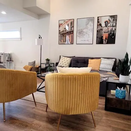Entire Spacious Vacation Home - Close To All City Attractions
